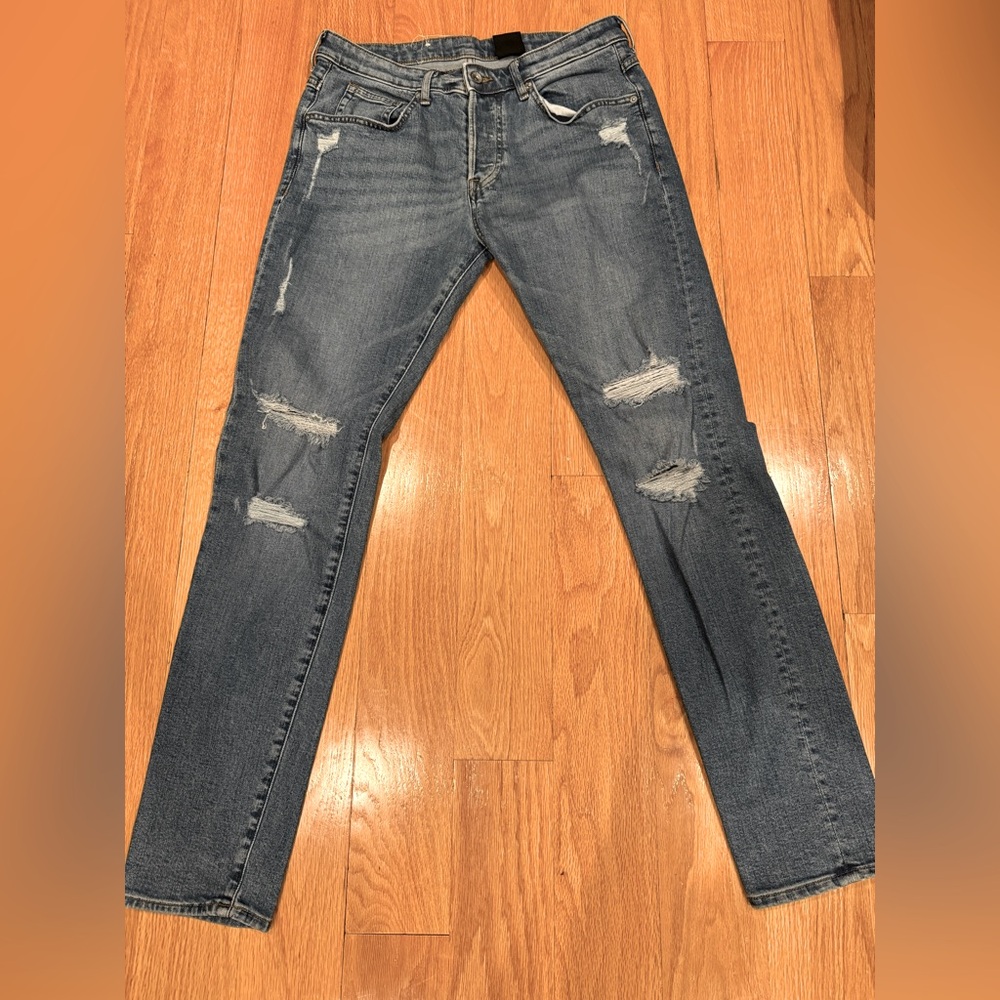 H&M Men's Distressed Blue Skinny Low Waist Jeans. Size 32/32